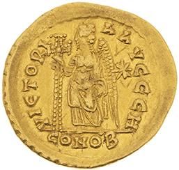 null MARCIEN (450-457) 
Solidus. Constantinople off. H. 4,44 g. Son buste armé et...