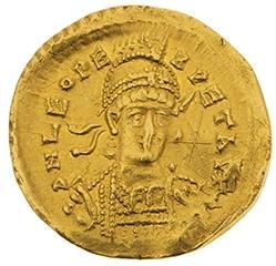 null LEON (457-474) 
Solidus. Constantinople. 4,48 g. Son buste armé et cuirassé...