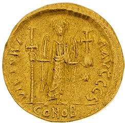 null JUSTINIEN (527-565) 
Solidus. Constantinople. 4,49 g. Son buste armé de face....