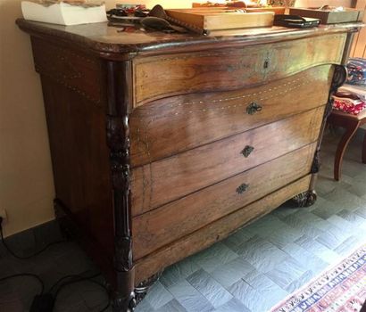 null COMMODE en palissandre et placage de palissandre marqueté de filets géométriques...