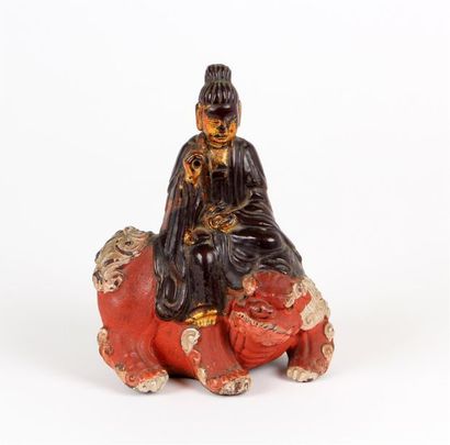 null BOUDDHA assis sur un lion en bois sculpté et laqué noir, rouge, blanc et or
Chine,...