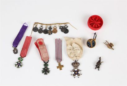 null Lot de DÉCORATIONS miniatures dont Légions d'Honneur, barrette de miniatures,...