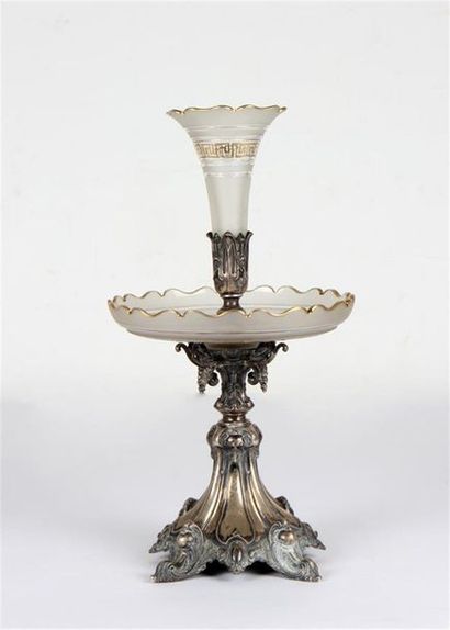 null CENTRE DE TABLE épergne en argent et cristal partiellement dépoli orné de grecques...