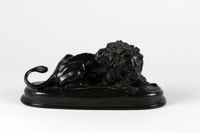 null D'APRÈS Antoine-Louis BARYE (1796-1875)
Lion dévorant un lièvre
Épreuve en bronze...