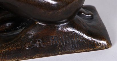 null J. R. PHILIPPE (XXe SIÈCLE)
Jeune fille nue lassant sa sandale
Epreuve en bronze...