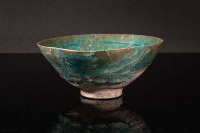 null COUPE en céramique à glaçure turquoise et irisations.
Céramique
Iran XIIe siècle
Diam.16...