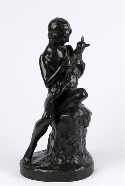 null ARY JEAN LÉON BITTER (1883-1973)
Enfant au chevreau
Épreuve en bronze patiné...