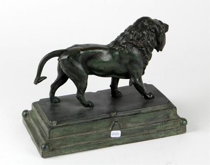 null D'APRÈS ANTOINE-LOUIS BARYE (1795-1875)
Lion la gueule ouverte
Épreuve en bronze...