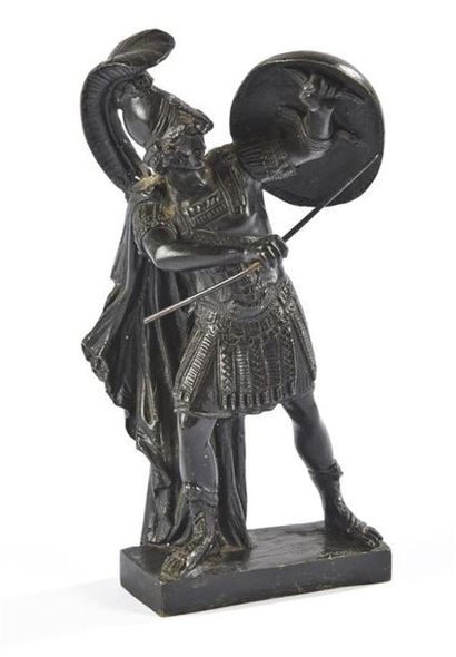 null SUJET en bronze patiné représentant un soldat de Sparte au combat.
Vers 1900
Lance...