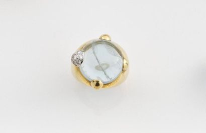 null POMELLATO
BAGUE dôme en or jaune 18k (750 °/°°) sertie d'un cabochon de topaze...