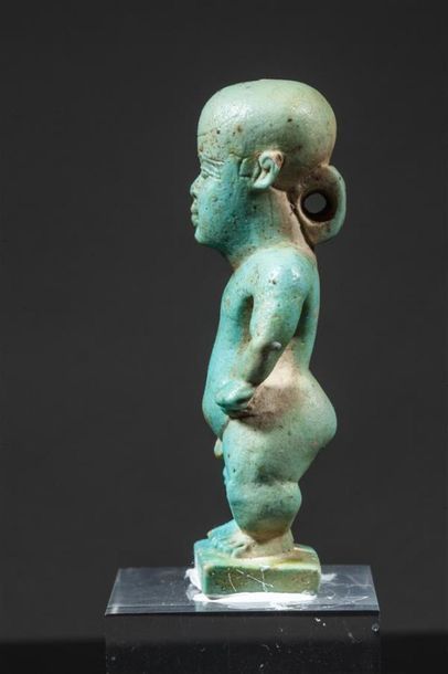null Grande AMULETTE protectrice représentant Ptah-Patèque nu, debout sur piédestal,...