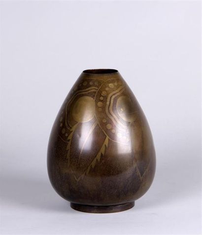 null Deux VASES Art Déco en dinanderie de cuivre :
PAUL LOUIS MERGIER (1891-1986)...