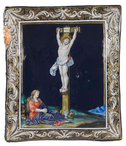 null PLAQUE rectangulaire en cuivre émaillé polychrome représentant la Crucifixion...