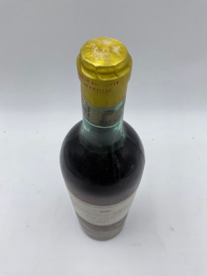 null 1 bouteille CH. D'YQUEM, 1° cru supérieur Sauternes 1940 (niveau légèrement...