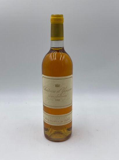 null 1 bottle CH. D'YQUEM, 1° cru supérieur Sauternes 1985.