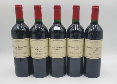 null 5 bouteilles CH. TROTANOY, Pomerol 2011