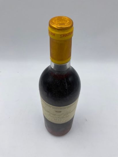 null 1 bouteille CH. D'YQUEM, 1° cru supérieur Sauternes 1955 (probablement reconditionnée,...