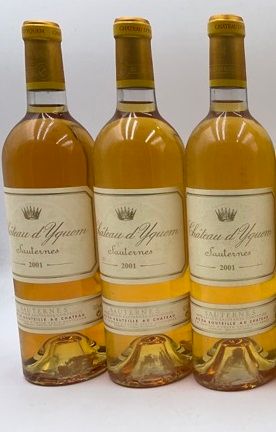 null 3 bouteilles CH. D'YQUEM, 1° cru supérieur Sauternes 2001 (étiquettes légèrement...