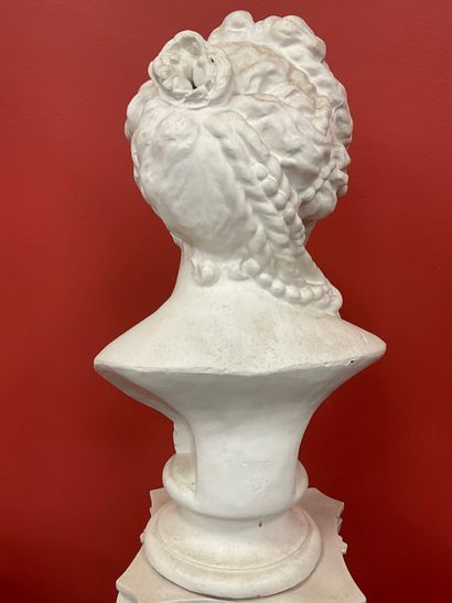null Sculpture en plâtre figurant un buste d'une Marianne, H. 54 cm