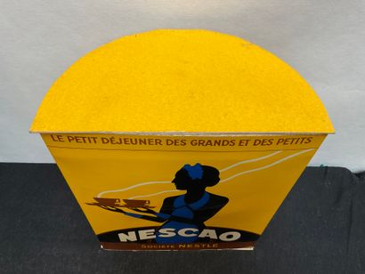 null Carton publicitaire imprimé constituant une boîte de forme demi-cylindrique...