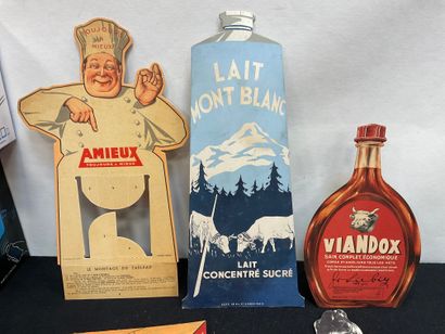 null Lot de 5 cartons publicitaires anciens pour les marques "Mont Blanc, Cadum,...