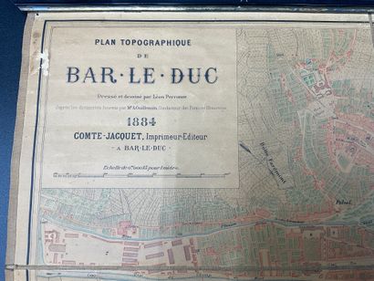 null Plan topographique de Bar-Le-Duc daté de 1884, Dim. 46 x 47 cm (un petit ac...