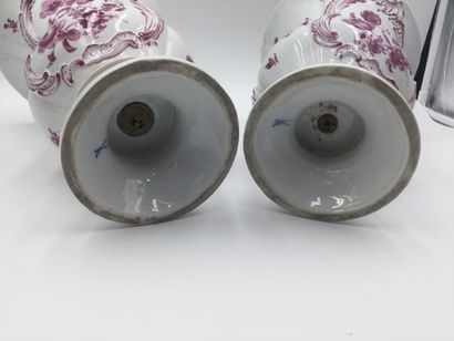 null MEISSEN, Pair of porcelain vases of baluster form, with magenta decoration of...