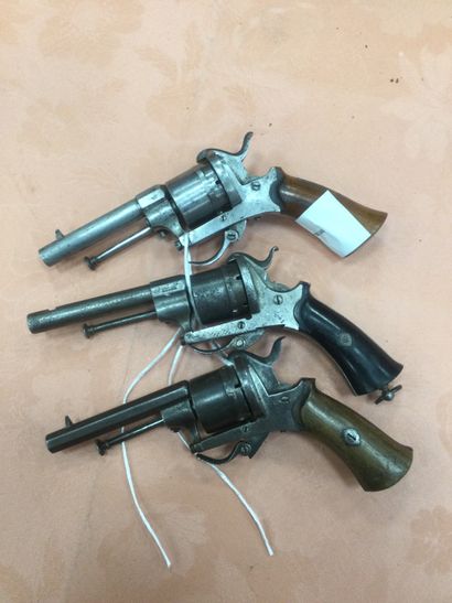 3 Revolvers 7mm à broches ( états a vérifier...