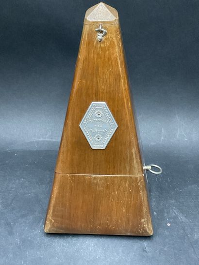 null Métronome fabrication MAELZEL, circa 1930, H. 23 cm