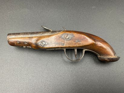 null Old flintlock travel pistol, iron lock, barrel and fittings, walnut stock, 18th...