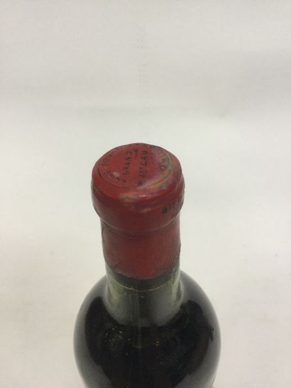 null 1 Bottle Château Clos Fourtet, 1945. Dedicated by General Douglas Mac Arthur...