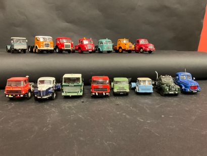 null Lot of 15 road tractors of the 50s - 60s, scale 1/43.