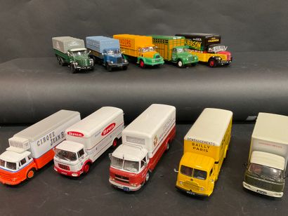 null Lot of 10 carrier trucks of the 50s - 60s, scale 1/43.