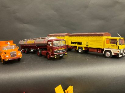 null Lot of 8 road tractors with their trailers, scale 1/43.