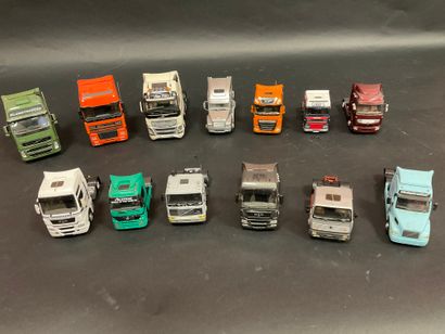 lot de 13 tracteurs routiers de différentes...