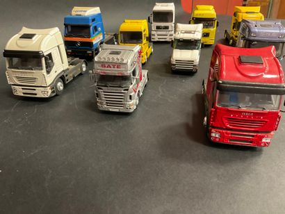 null Lote de 10 tracteurs routiers sans remorques, échelle 1/43ème, métal et pla...