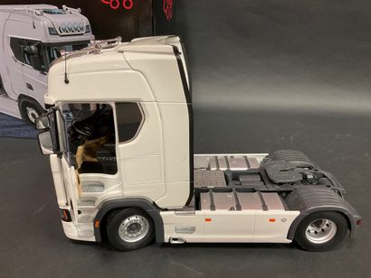 null NZG, Tracteur routier SCANIA v8 730 S 4x2 Blanc, échelle 1:18, Modèle NZG 1019/41,...
