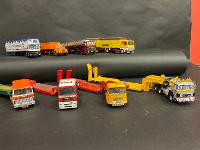 Lot of 8 road tractors with their trailers,...