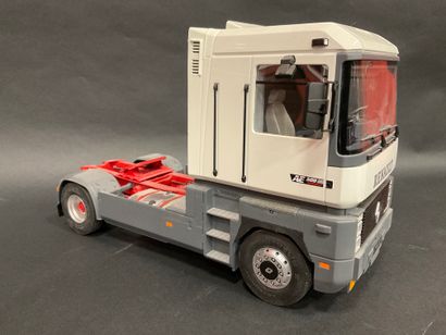 null Ottomobile - RENAULT AE 500 Magnum road tractor, scale 1/18