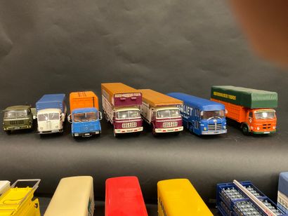 null Lot of 15 trucks, some advertising, scale 1/43