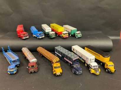 null lot of 11 semi-trailers from the 50's - 60's, scale 1/43, metal and plastic...