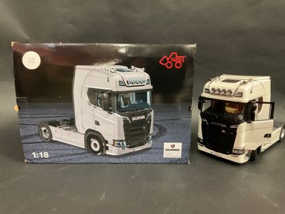 null NZG, SCANIA v8 730 S 4x2 White road tractor, scale 1:18, Model NZG 1019/41,...