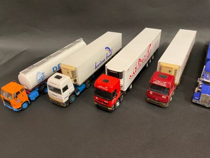 null Lot de 10 tracteurs routiers avec leurs remorques publicitaires, échelle 1/43ème,...