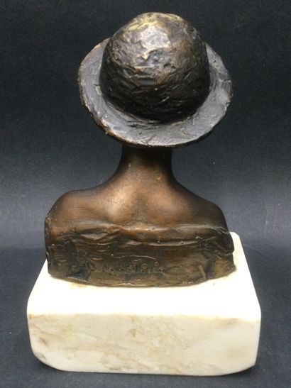null Giovanni DE MARTINO (1908-1998), Jeune garçon au chapeau, Sculpture en bronze...