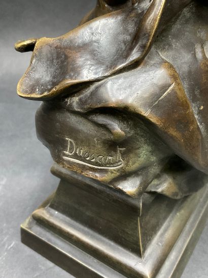 null Gustave DUSSART (1875-1952), Buste au chapeau, Sculpture en bronze à patine...