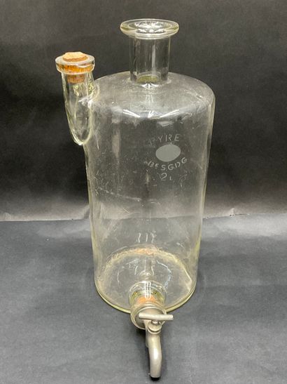 null Ancien flacon de laboratoire de marque PYREX, contenance 2 litre, H. 28 cm