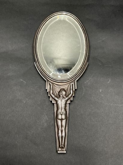 null Lucien BAZOR (1889-1974), Miroir de toilette en bronze argenté, le manche à...