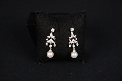 null Paire de boucles d'oreilles or blanc 750 °/°°, perles diamètre 9mm et diamants...