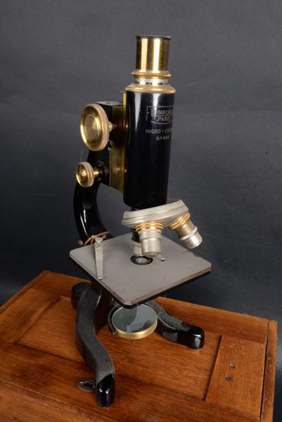 null Microscope LEMARDELET Paris N°884 in its original box,