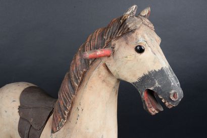 null Ancien cheval à bascule pour enfant en bois sciulpté, cuir, métal et crin de...